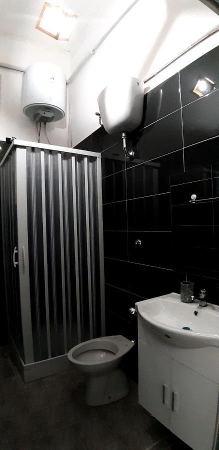 Single Room Private Bathroom,1297408729:JPEG
